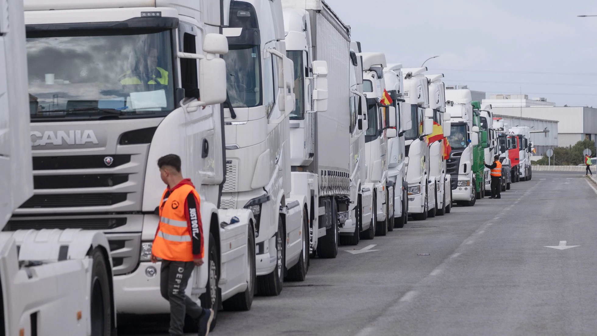camiones parados en la huelga de transporte
