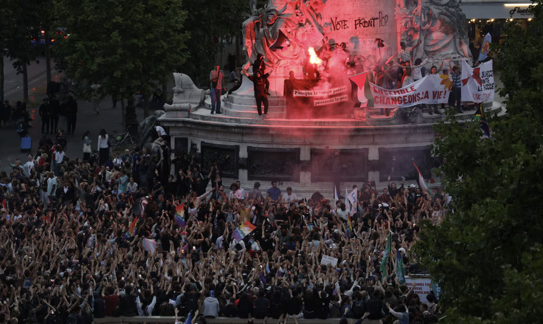 Los disturbios de la extrema izquierda e inmigrantes favorecen a Agrupación Nacional en Francia